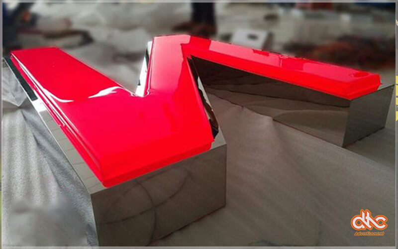 Chữ mica hút nổi mặt màu đỏ kết hợp viền inox trắng Chữ mica hút nổi mặt màu đỏ kết hợp viền inox trắng
