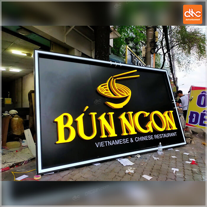 Chữ mica nổi chân fomex 8