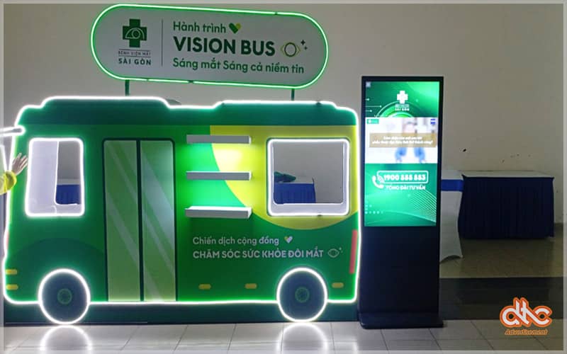 Standee điện tử hiện thị thông tin tại các sự kiện Standee điện tử hiện thị thông tin tại các sự kiện
